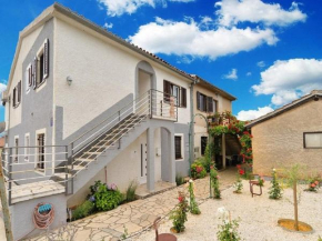 Apartments with a parking space Fazana - 16479